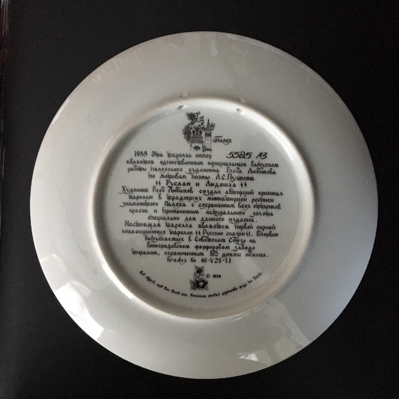 Russian Porcelain Plate Hand painted Palekh Signed - Picture 5 of 5